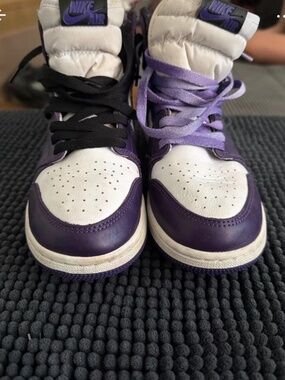 Women’s Jordan Retro 1s